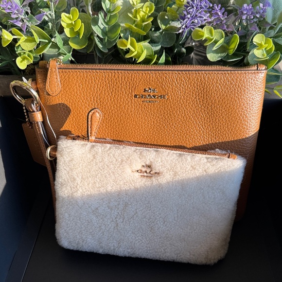 NEW COACH Shearling Key Pouch & Saddle Leather Purse Wristlet Pouch - Picture 4 of 12